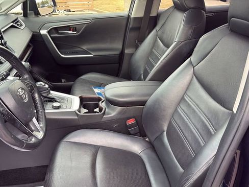 Used 2019 Toyota RAV4 Limited w/ Cold Weather Package image 6