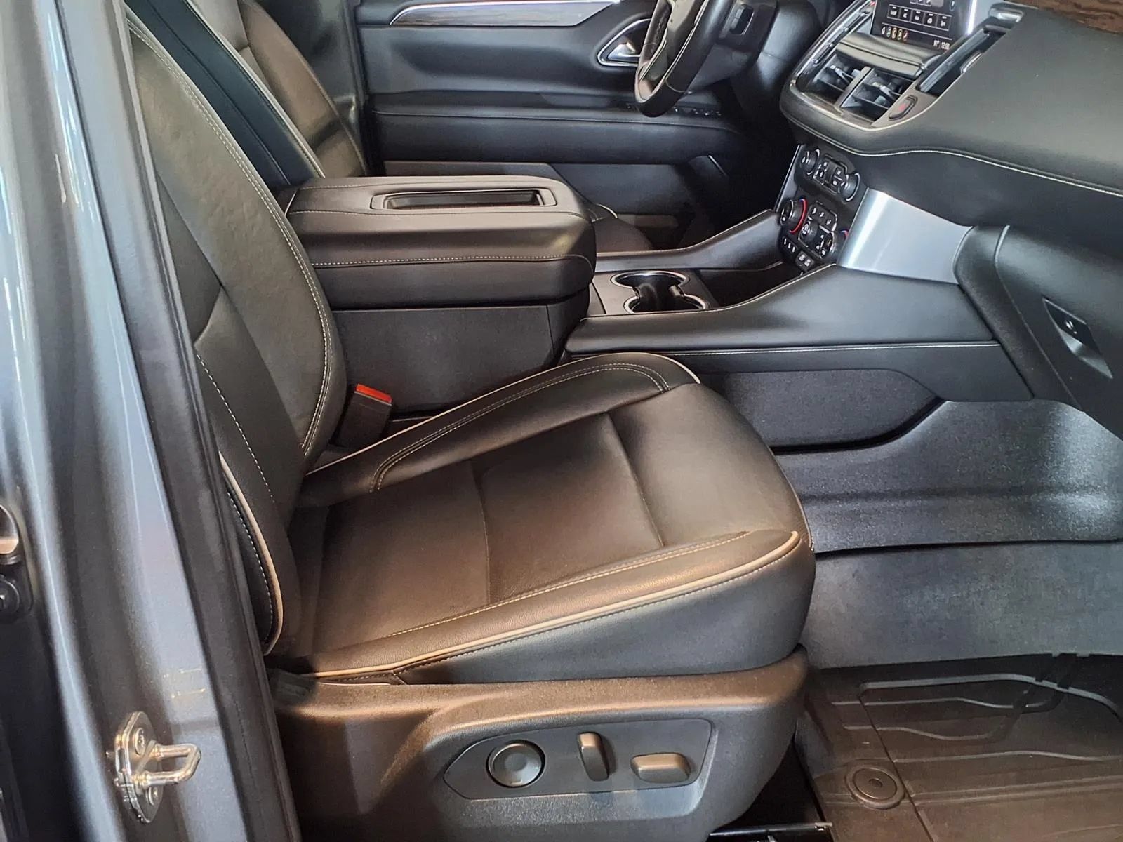 Used 2021 Chevrolet Suburban Premier AWD/4WD image 13