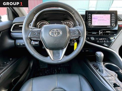 Used 2024 Toyota Camry SE image 6