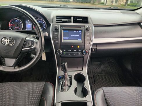 Used 2015 Toyota Camry SE FWD image 22