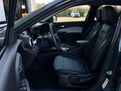 Used 2025 Chevrolet Trax LT image 10