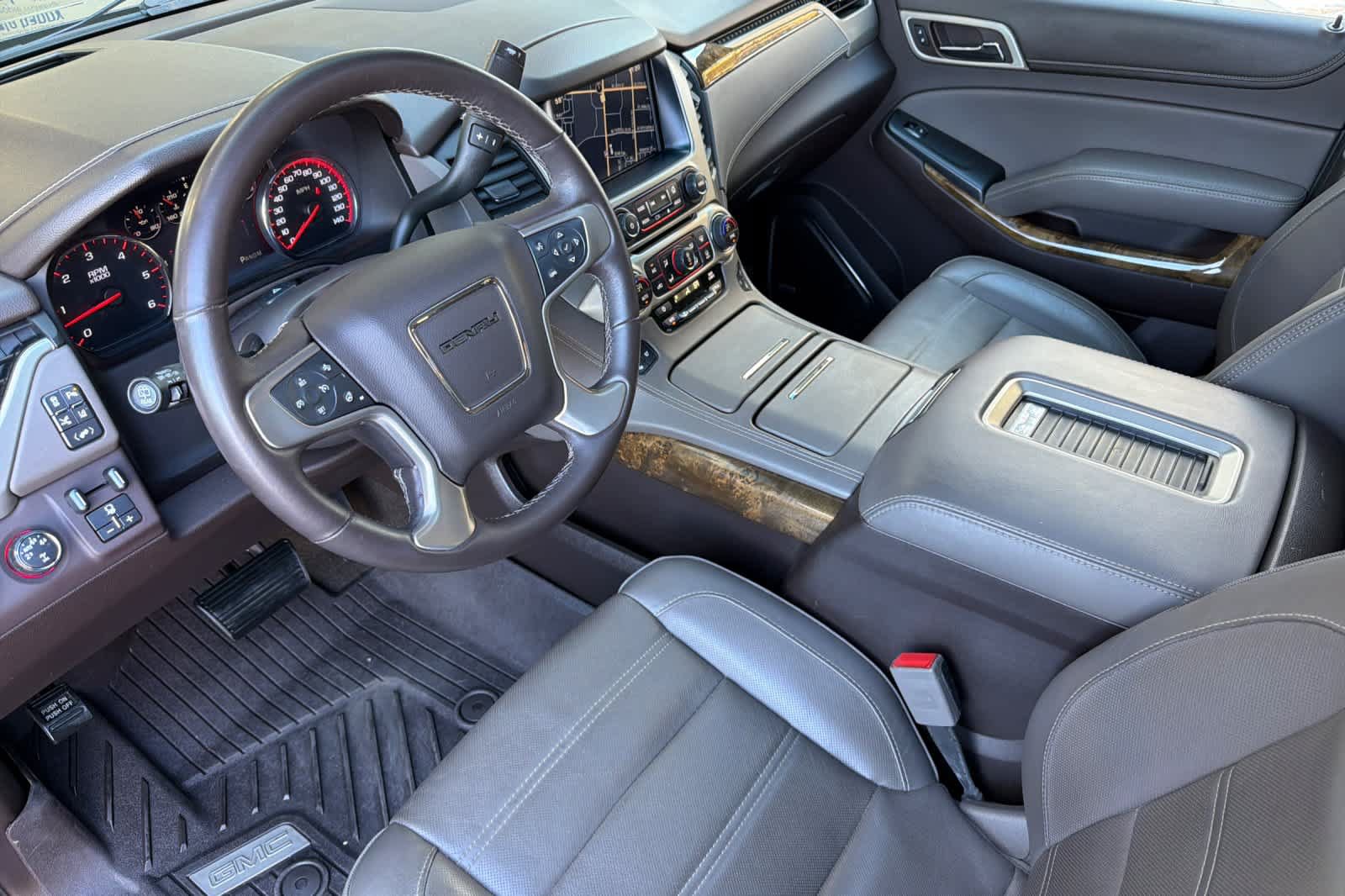 Used 2015 GMC Yukon Denali w/ Premium Package AWD/4WD image 13