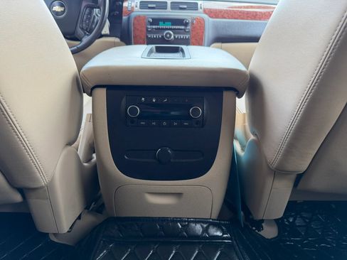 Used 2008 Chevrolet Suburban LT w/ LT Preferred Equipment Group RWD image 15