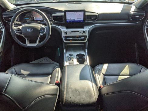 Certified 2022 Ford Explorer XLT w/ Equipment Group 202A image 16