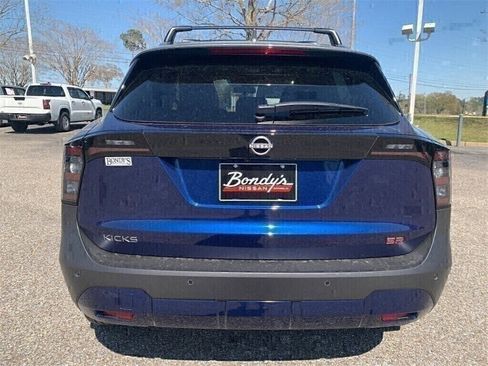New 2025 Nissan Kicks SR w/ Illumination Package image 4