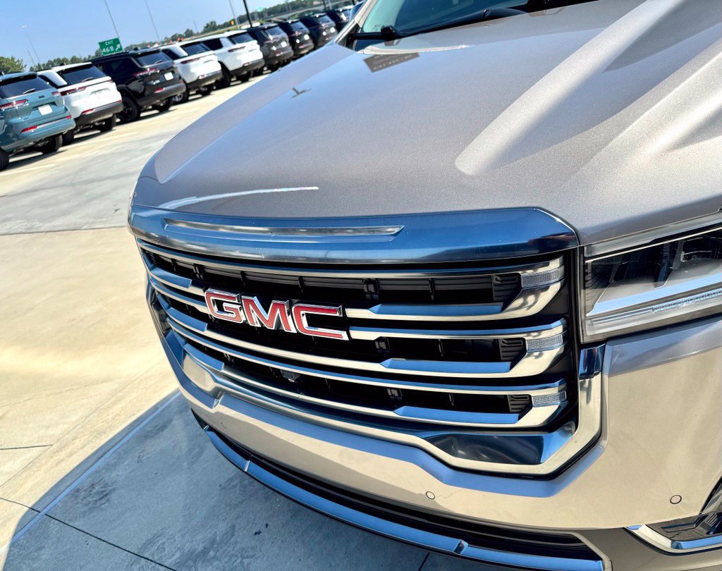 Used 2023 GMC Acadia AT4 w/ Technology Package AWD/4WD image 2