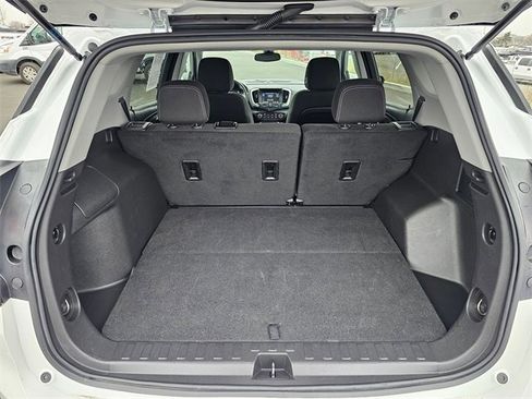 Used 2024 GMC Terrain SLE image 30