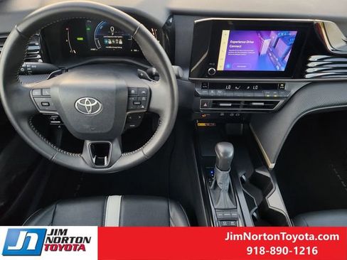 Used 2025 Toyota Camry SE FWD image 26