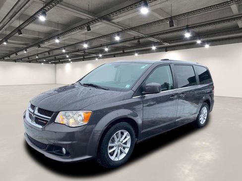 Used 2019 Dodge Grand Caravan SXT image 3