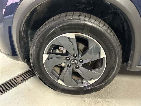 Used 2025 Nissan Rogue SV FWD image 9