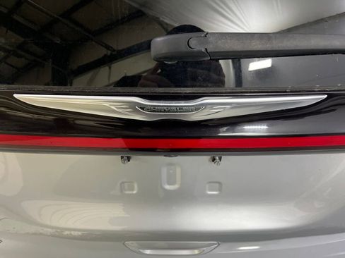 Used 2023 Chrysler Pacifica Touring-L image 62