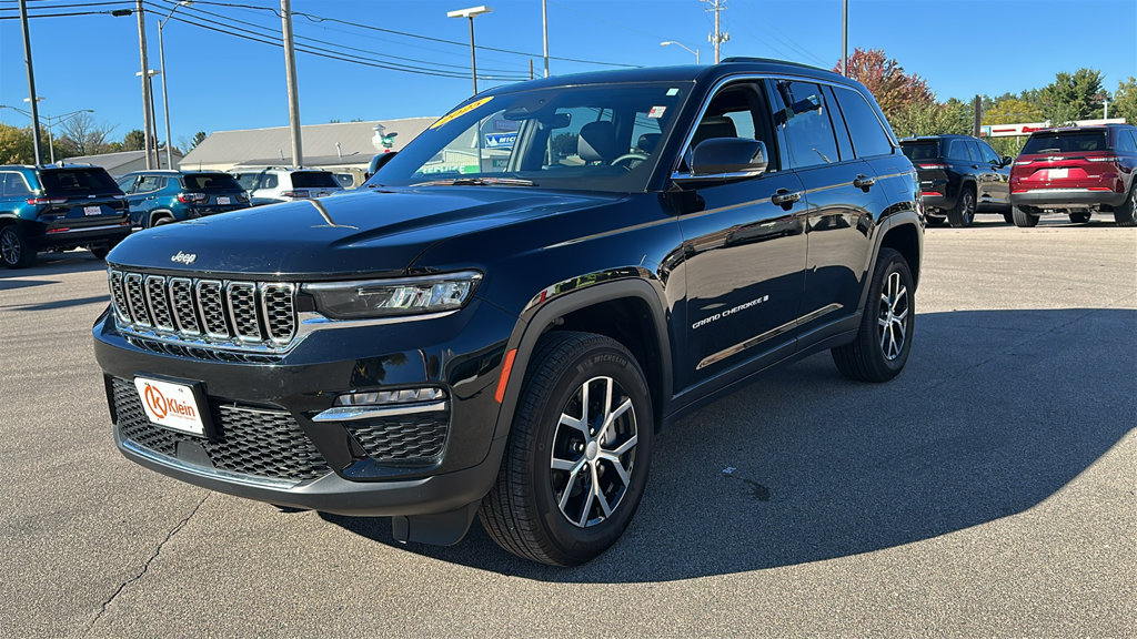 Used 2025 Jeep Grand Cherokee Limited AWD/4WD image 3