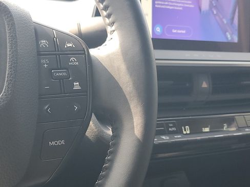 Certified 2025 Toyota Prius LE FWD image 24