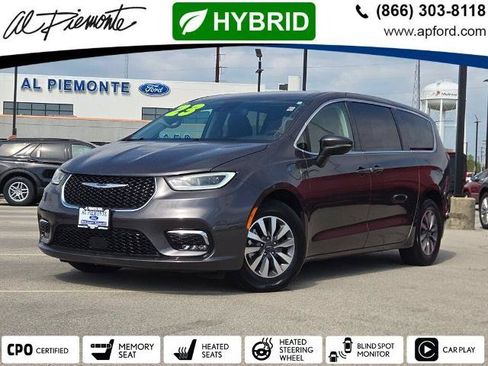 Used 2023 Chrysler Pacifica Touring-L FWD image 1