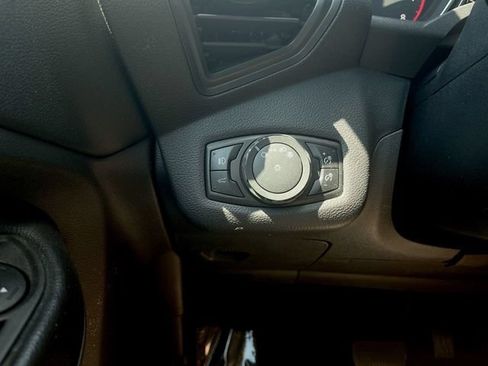 Used 2018 Ford Escape SE FWD image 9