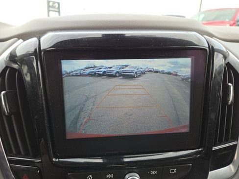 Used 2018 Chevrolet Traverse LT image 19
