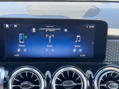 New 2025 Mercedes-Benz GLB 250 4MATIC image 23