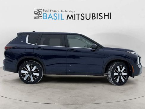 New 2026 Mitsubishi Outlander SE image 6