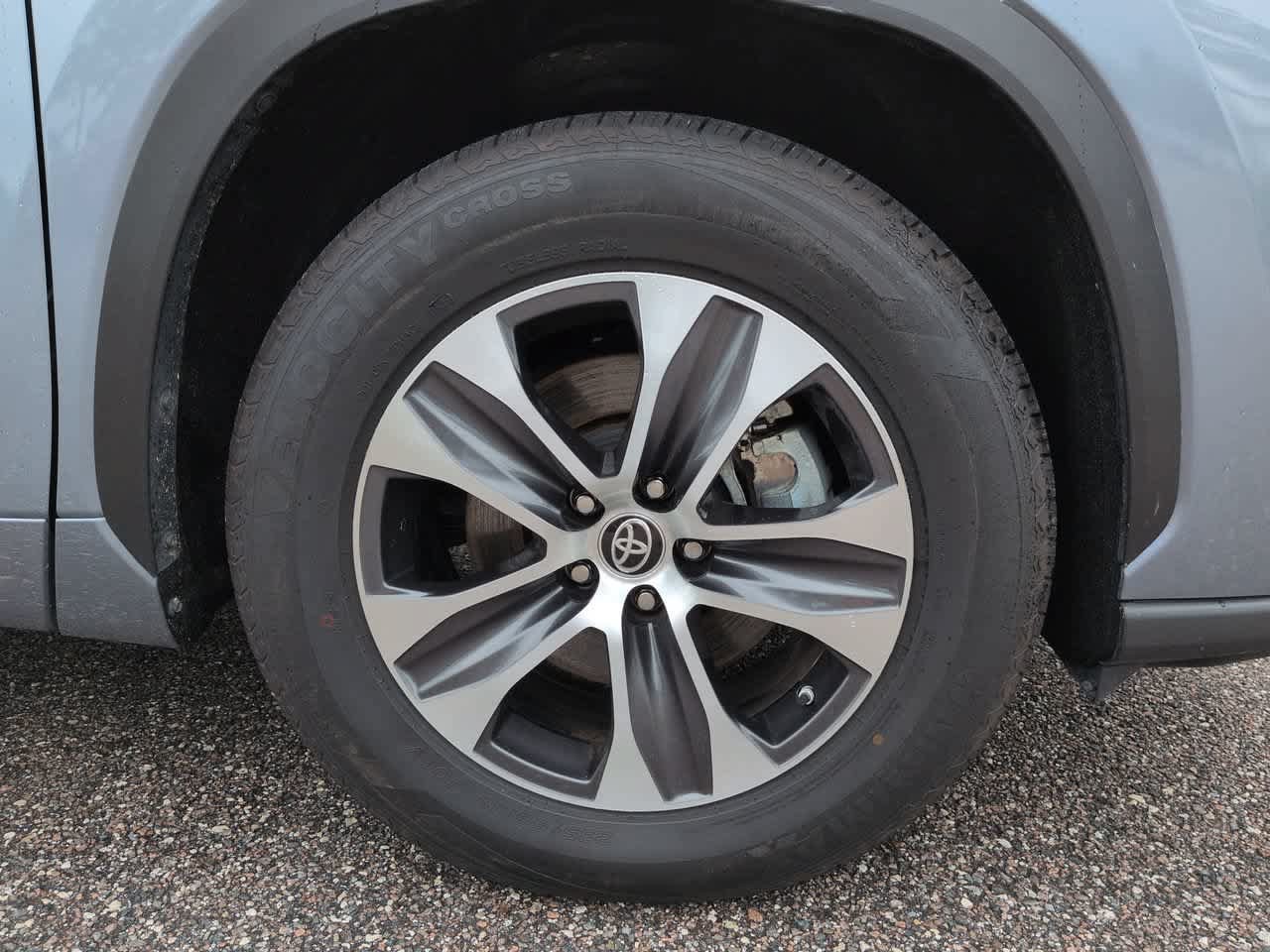 Used 2022 Toyota Highlander XLE FWD image 11