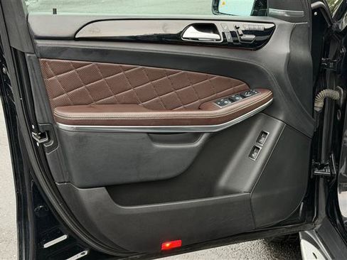 Used 2016 Mercedes-Benz GL 550 4MATIC image 21