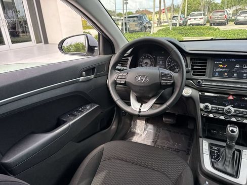 Used 2020 Hyundai Elantra Value Edition w/ Winter Weather Package FWD image 21