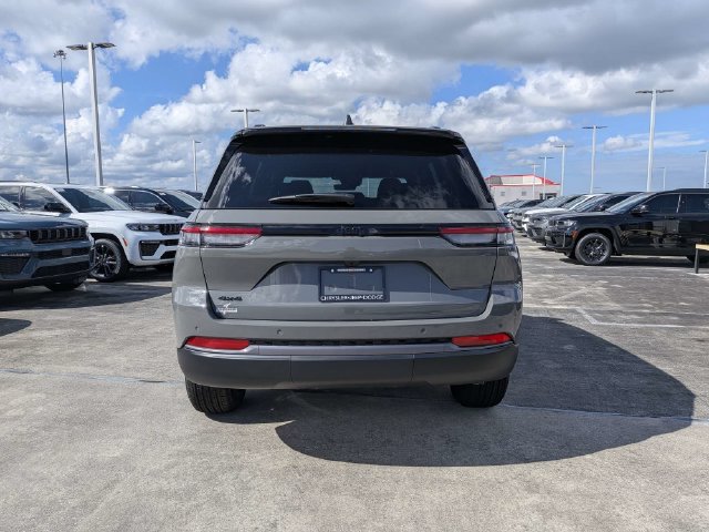 New 2027 Jeep Grand Cherokee Altitude AWD/4WD image 5