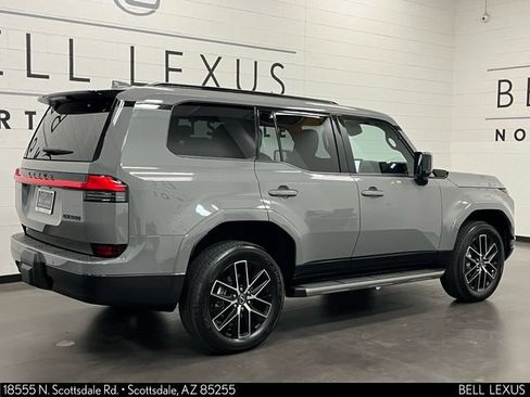Used 2026 Lexus GX 550 w/ Cold Area Package AWD/4WD image 4