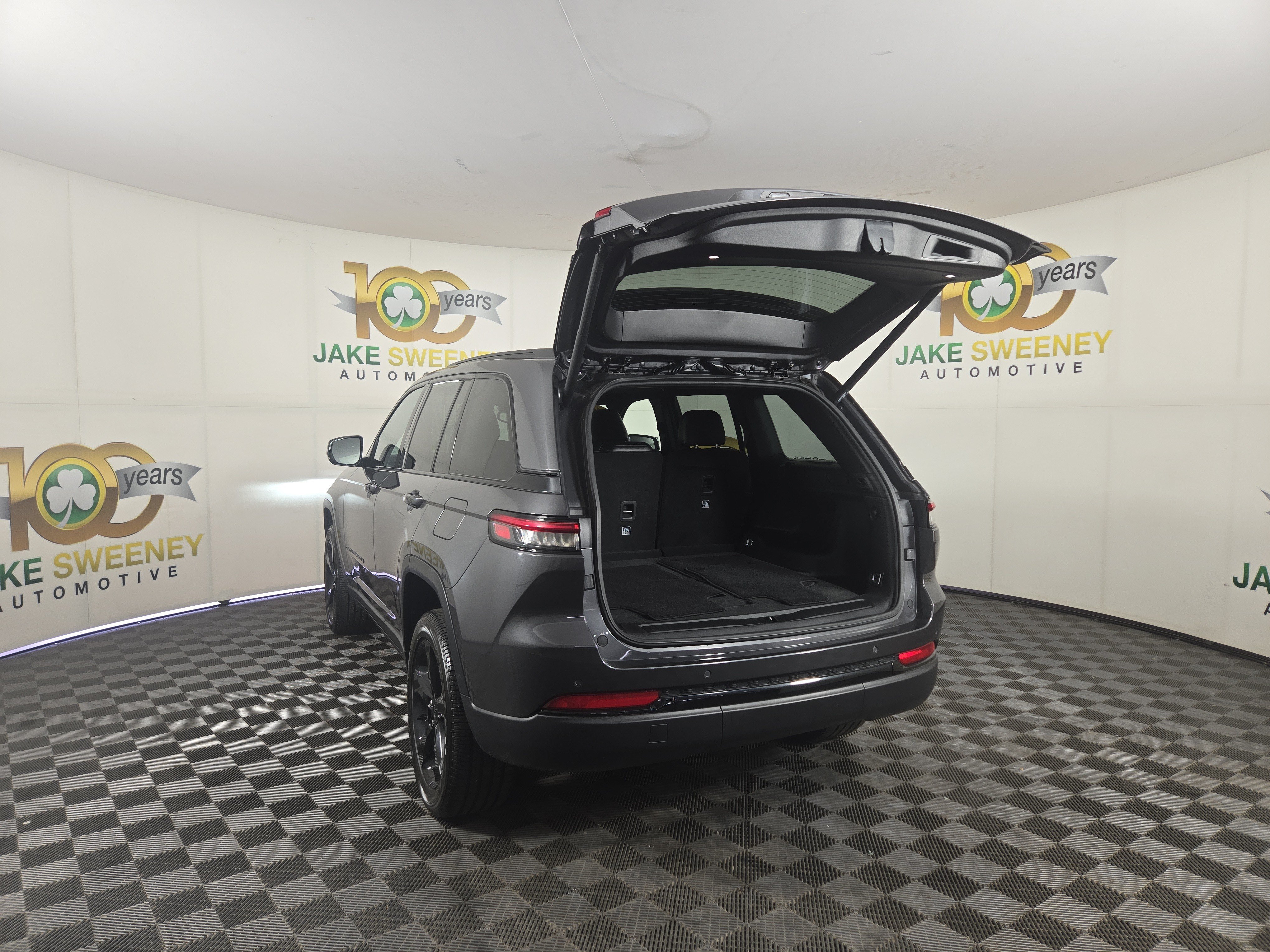Used 2023 Jeep Grand Cherokee Altitude AWD/4WD image 32