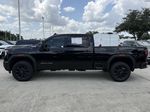 Used 2025 GMC Sierra 2500 AT4 AWD/4WD image 9