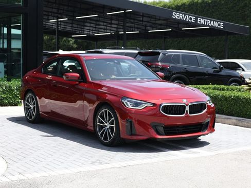 Used 2025 BMW 230i Coupe RWD image 2