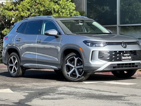 New 2026 Volkswagen Tiguan SE AWD/4WD image 2