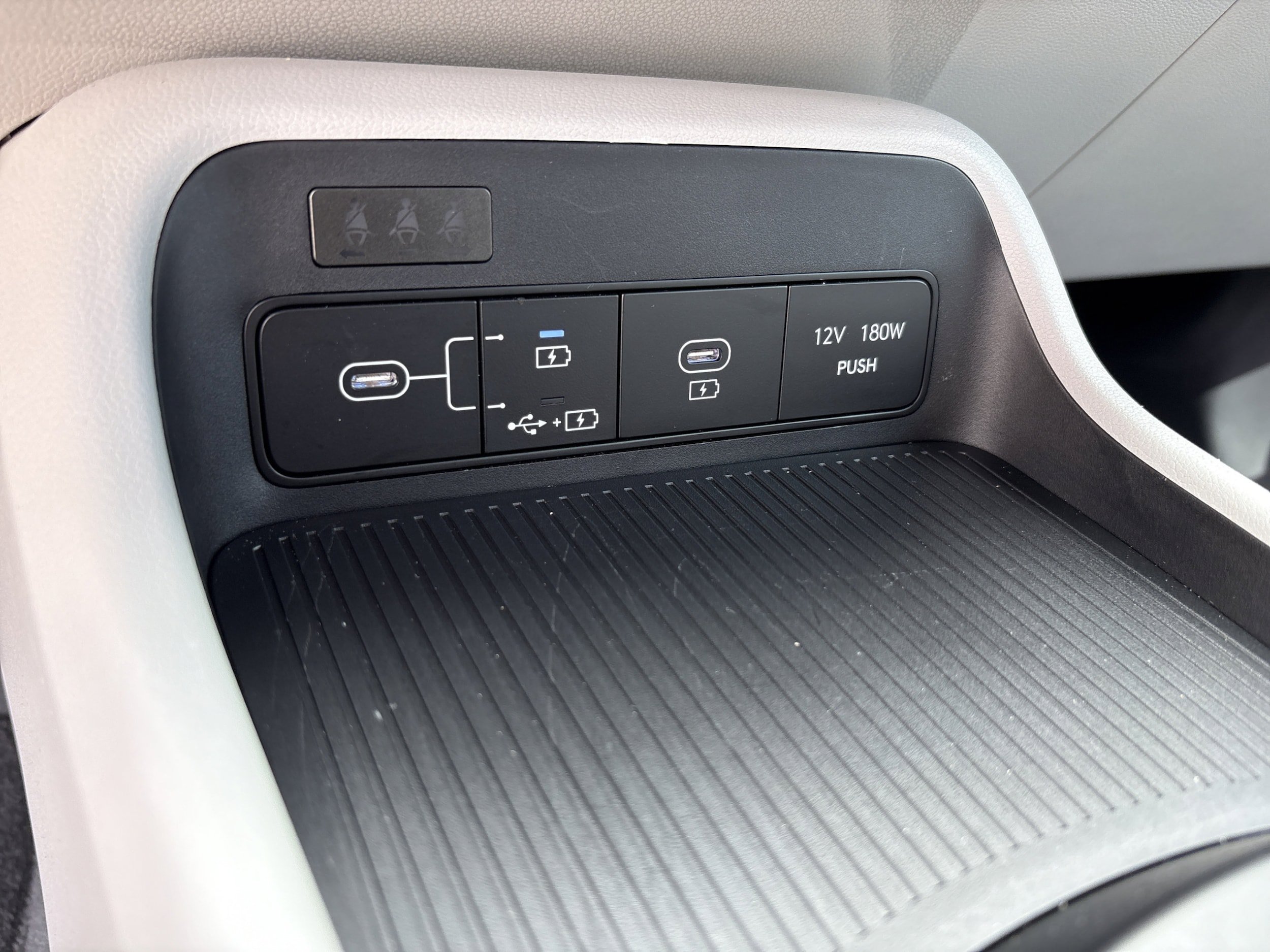 Used 2025 Hyundai Kona SEL FWD image 14
