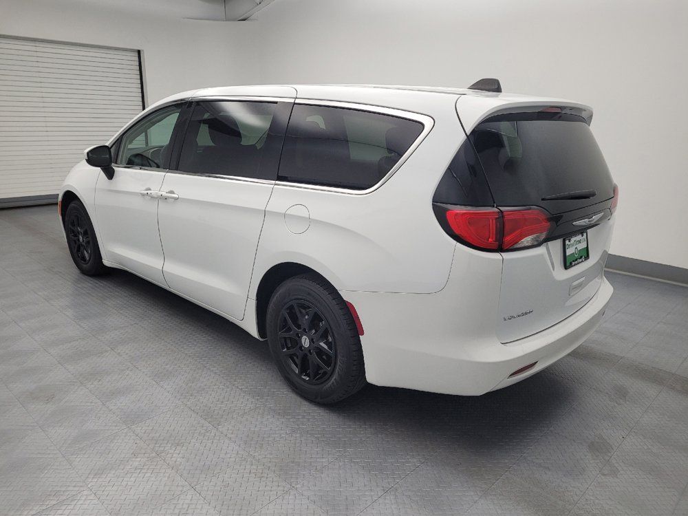 Used 2022 Chrysler Voyager LX FWD image 3