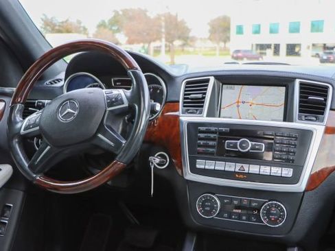 Used 2015 Mercedes-Benz GL 550 GL 550 image 47