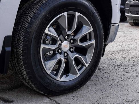 Used 2024 Chevrolet Silverado 1500 LT image 9