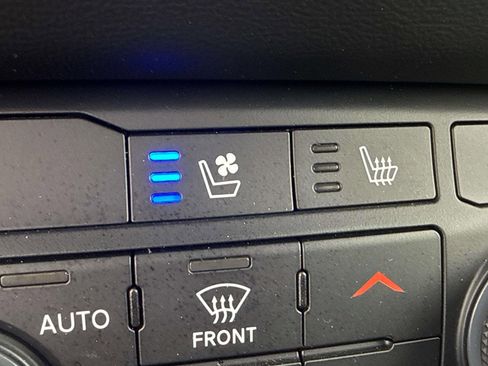 Used 2024 Dodge Durango GT image 18