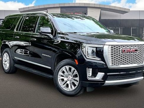Used 2024 GMC Yukon XL Denali AWD/4WD image 11