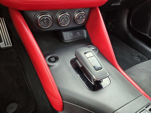 Certified 2025 Nissan Z Performance w/ Floor Mat Package RWD image 17