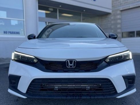 Used 2024 Honda Civic Sport image 2
