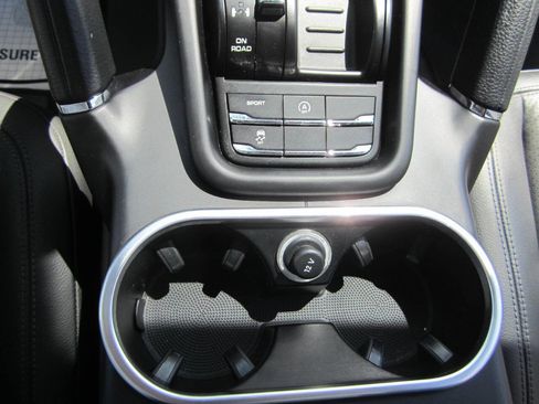 Used 2017 Porsche Cayenne image 27