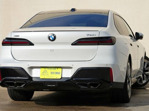 Used 2023 BMW 760i xDrive w/ Executive Package AWD/4WD image 5