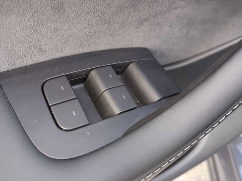 Used 2023 Tesla Model Y AWD image 21