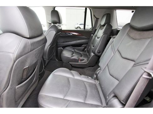 Used 2016 Cadillac Escalade Premium image 7