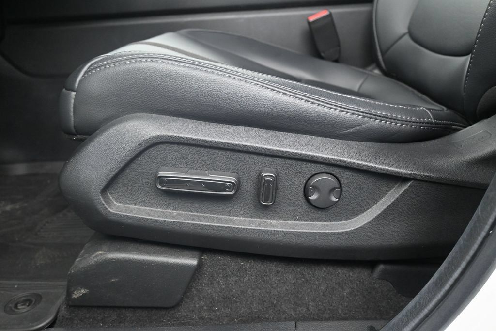 Used 2025 Honda Pilot Touring image 21