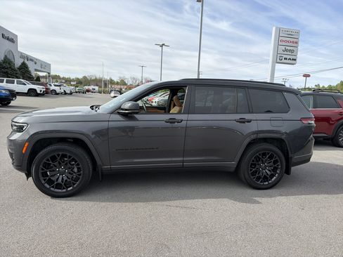 Used 2025 Jeep Grand Cherokee L Summit w/ Advanced Protech Group IV AWD/4WD image 11