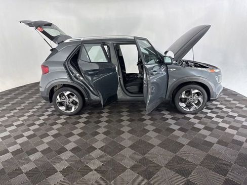 Used 2025 Hyundai Venue SEL FWD image 14