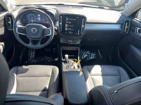 Used 2021 Volvo XC40 T5 Momentum w/ Climate Package AWD/4WD image 17