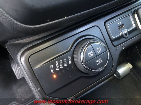 Used 2019 Jeep Renegade Trailhawk image 16