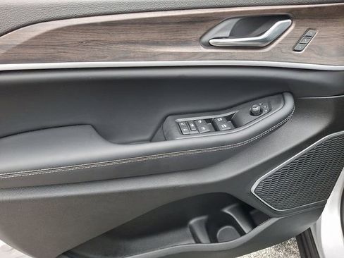 New 2026 Jeep Grand Cherokee Limited image 10