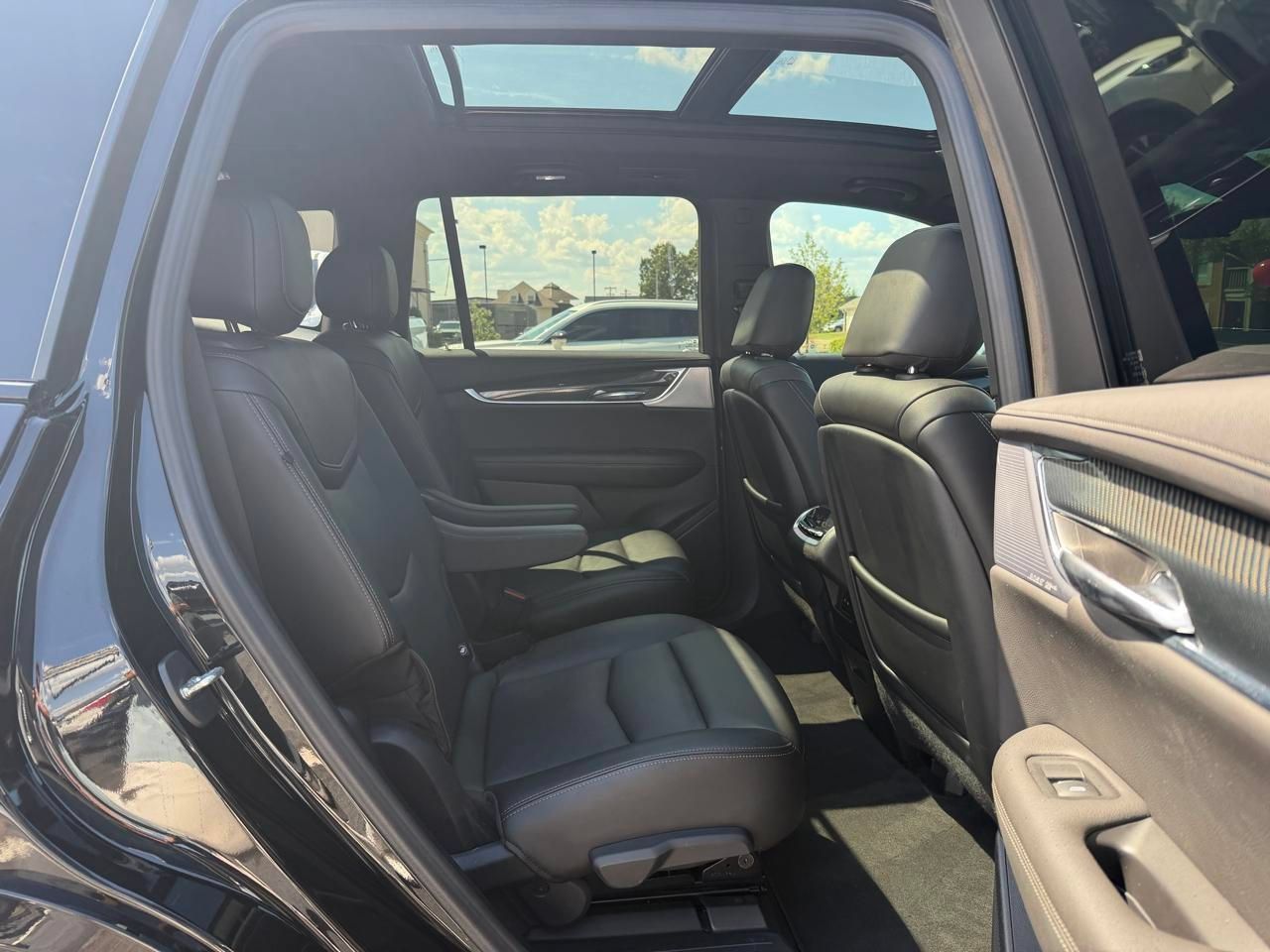 Used 2023 Cadillac XT6 Sport w/ LPO, ONYX Package AWD/4WD image 13
